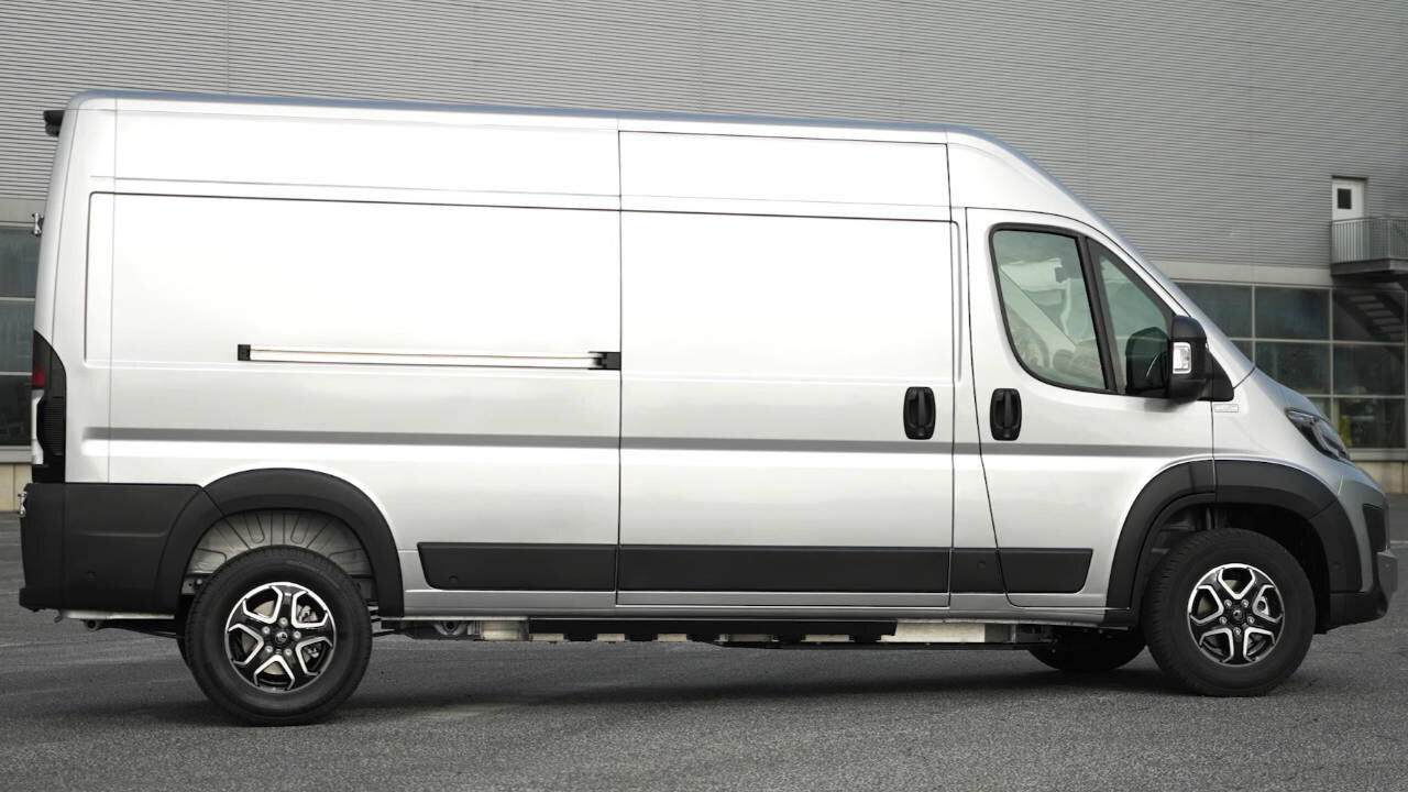 CITROEN RELAY 3.5T L3 DIESEL 2.2 BlueHDi 140 H2 Window Van Enterprise